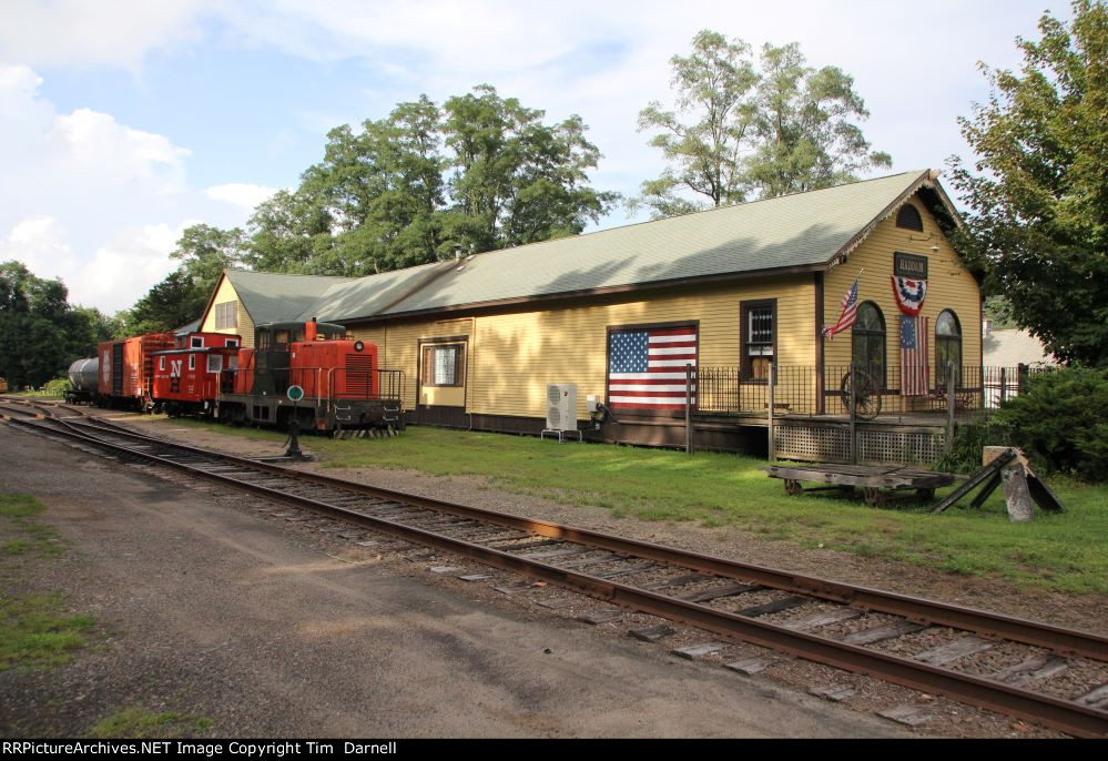 VALE 900 at Haddam depot